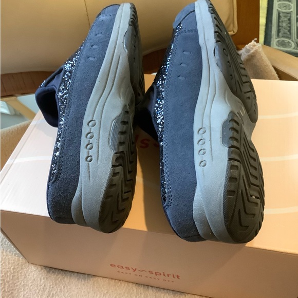 New in the box 10 WW Gorgeous Blue Sparkle Easy Spirits Mules, Clogs Easy Spirit - Picture 6 of 8